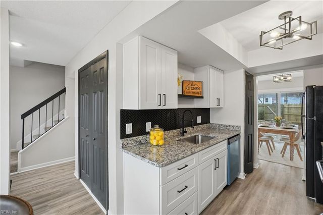 577 Chancery LN, Virginia Beach, VA 23452