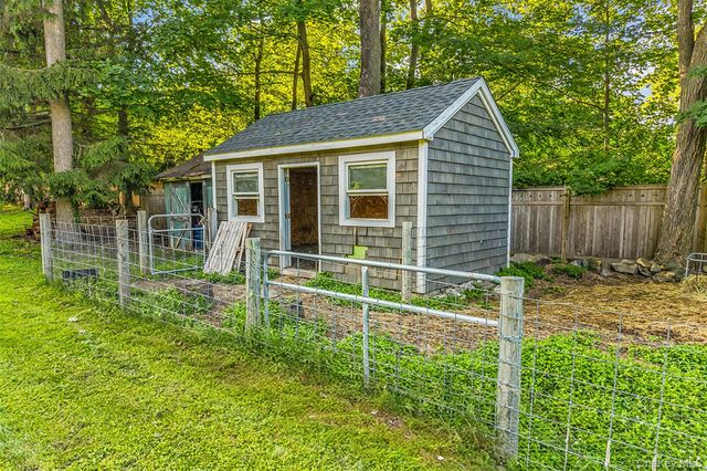8 West Lane, South Salem, NY 10590