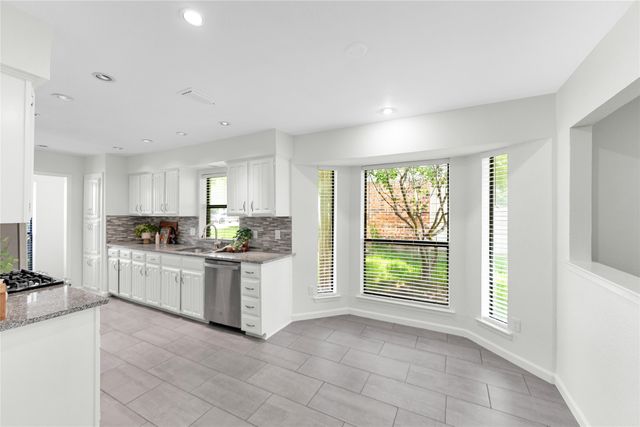 2600 Summertree Drive, Carrollton, TX 75006