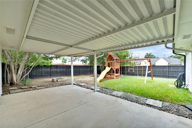 2600 Summertree Drive, Carrollton, TX 75006