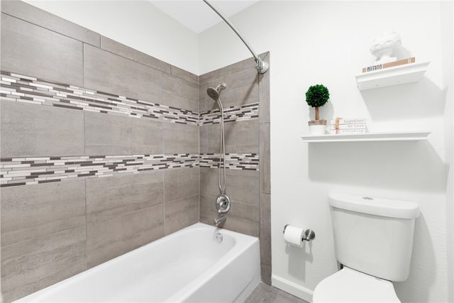 2600 Summertree Drive, Carrollton, TX 75006
