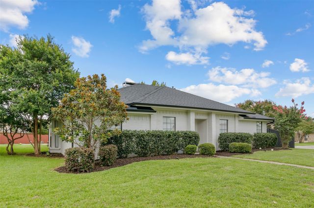 2600 Summertree Drive, Carrollton, TX 75006