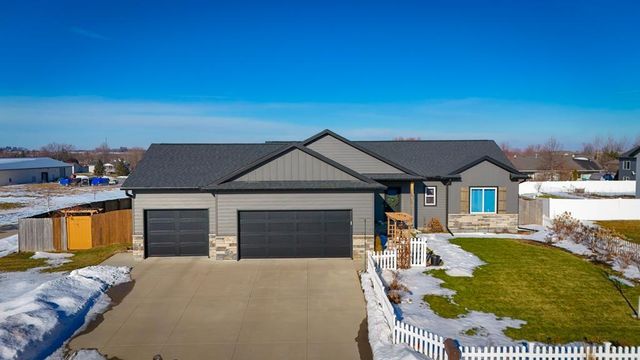 337 6th Street SE, Dover, MN 55929