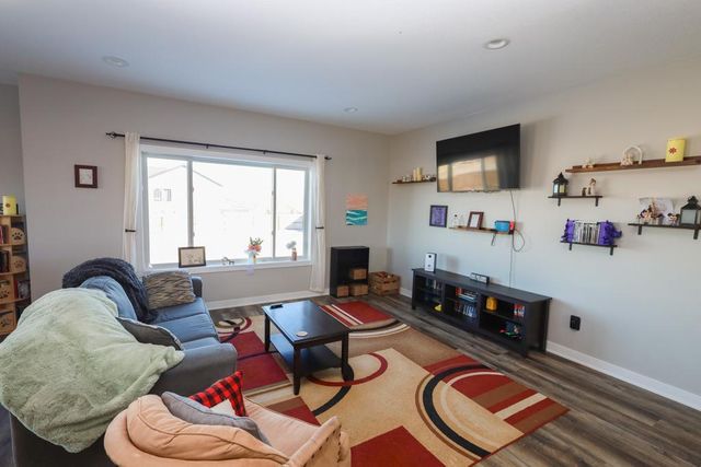 337 6th Street SE, Dover, MN 55929