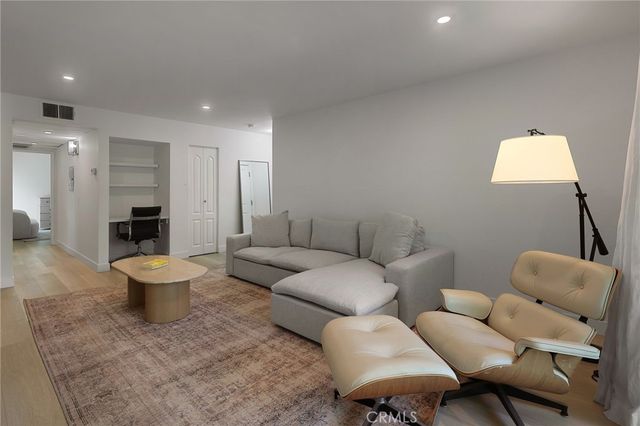 4730 Park Granada 228, Calabasas, CA 91302