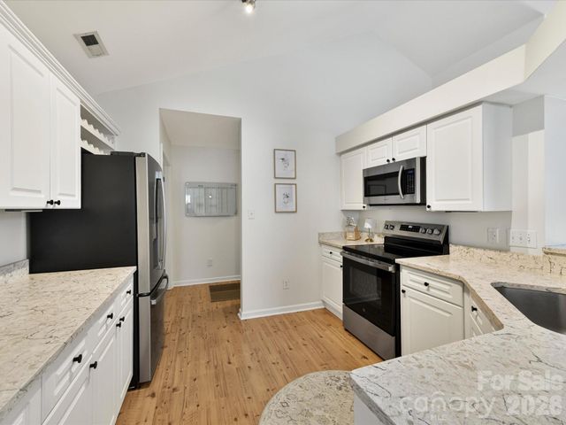 4131 Huntmeadow Drive, Charlotte, NC 28269