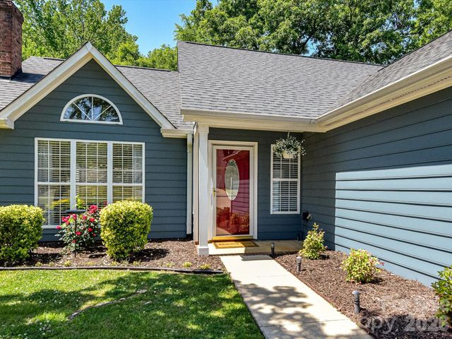 4131 Huntmeadow Drive, Charlotte, NC 28269