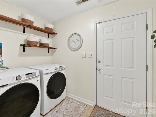 4131 Huntmeadow Drive, Charlotte, NC 28269