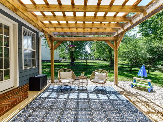 4131 Huntmeadow Drive, Charlotte, NC 28269
