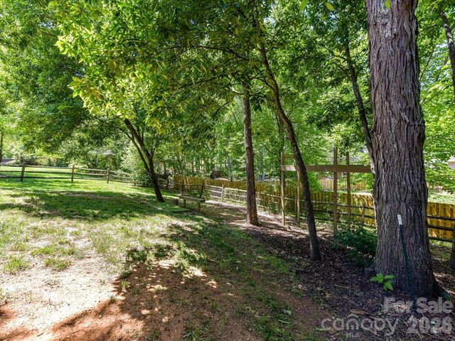 4131 Huntmeadow Drive, Charlotte, NC 28269