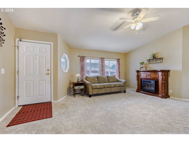 20248 HIGHWAY 213 27, Oregon City, OR 97045