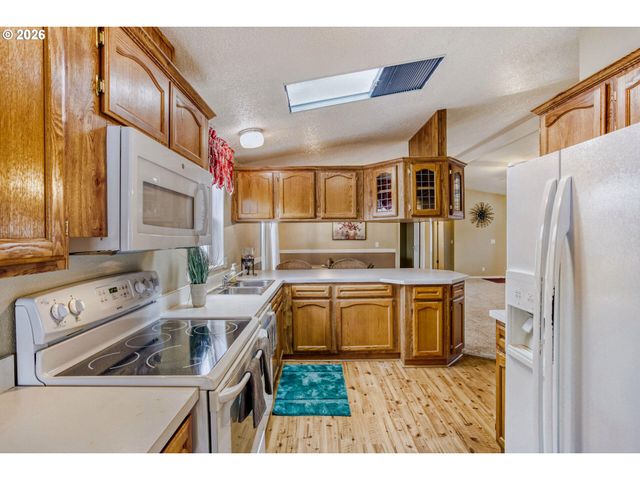 20248 HIGHWAY 213 27, Oregon City, OR 97045