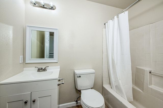 2295 N Lodi, Fresno, CA 93722