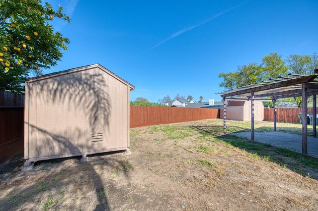 2295 N Lodi, Fresno, CA 93722