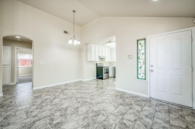 2295 N Lodi, Fresno, CA 93722