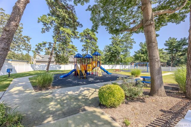 40 W 4th Street 7, Patchogue, NY 11772