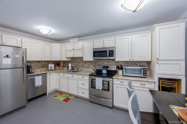 40 W 4th Street 7, Patchogue, NY 11772