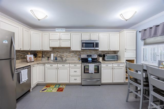 40 W 4th Street 7, Patchogue, NY 11772