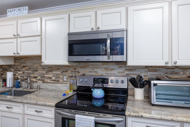 40 W 4th Street 7, Patchogue, NY 11772