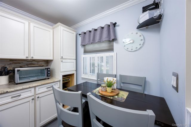 40 W 4th Street 7, Patchogue, NY 11772