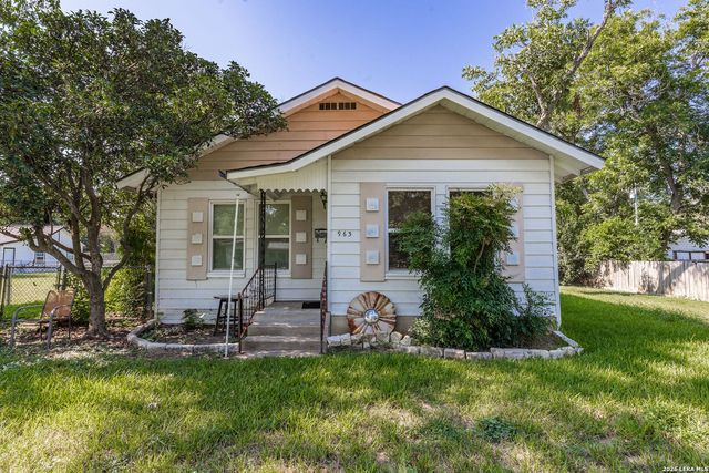 963 Bismark, Seguin, TX 78155