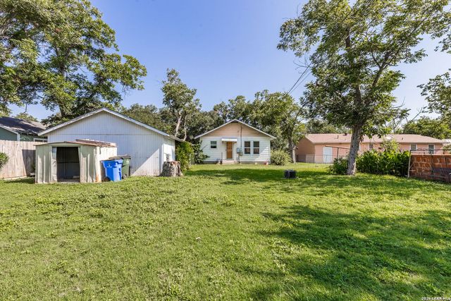 963 Bismark, Seguin, TX 78155