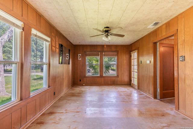 963 Bismark, Seguin, TX 78155