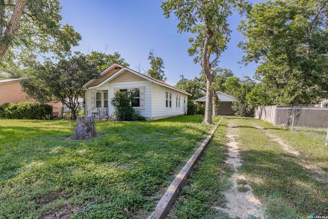 963 Bismark, Seguin, TX 78155