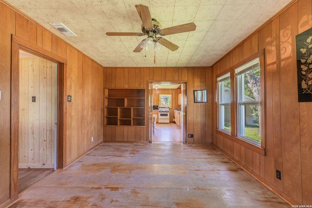 963 Bismark, Seguin, TX 78155