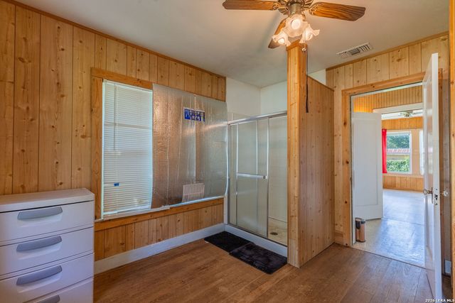 963 Bismark, Seguin, TX 78155