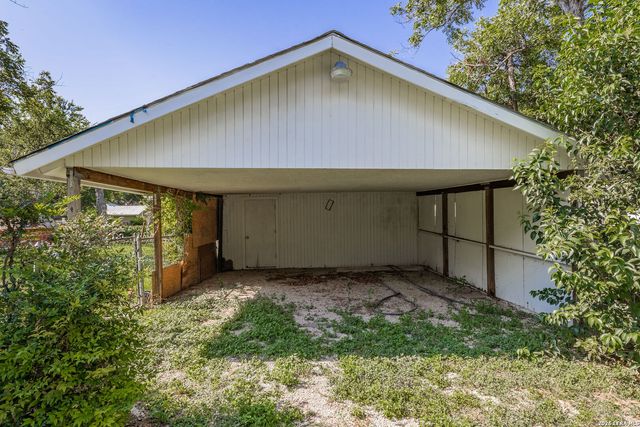 963 Bismark, Seguin, TX 78155