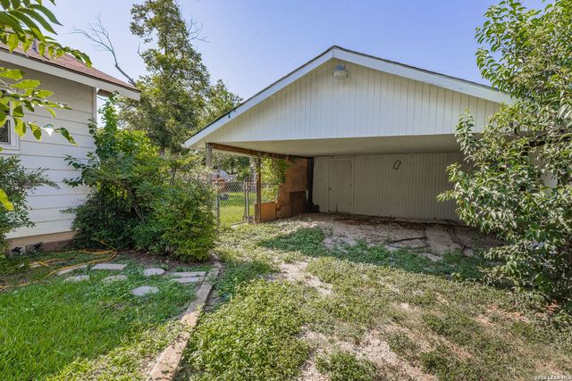 963 Bismark, Seguin, TX 78155