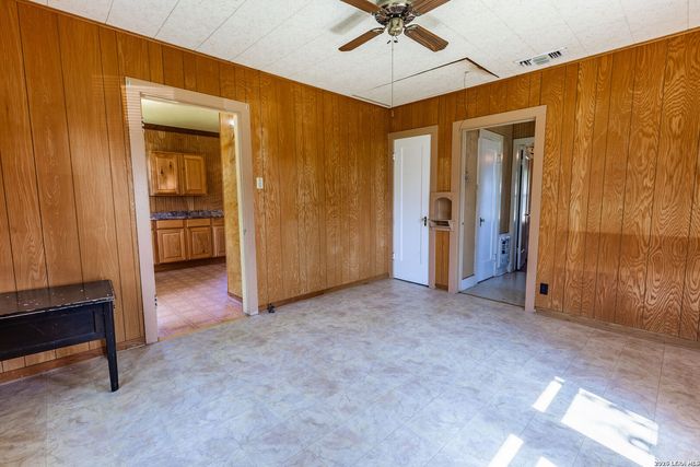 963 Bismark, Seguin, TX 78155