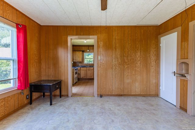 963 Bismark, Seguin, TX 78155