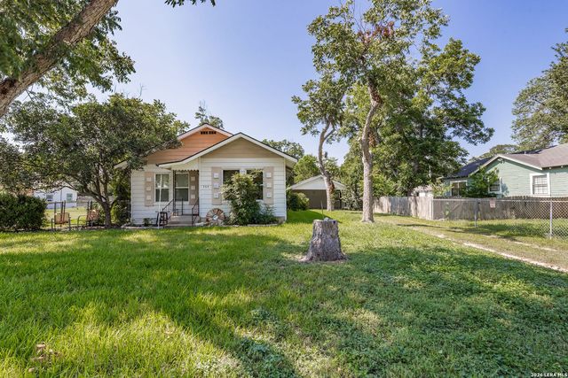 963 Bismark, Seguin, TX 78155