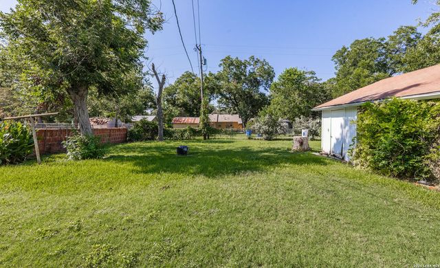 963 Bismark, Seguin, TX 78155
