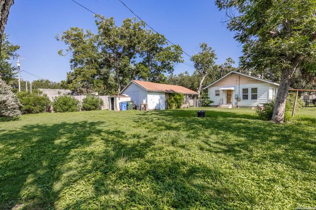 963 Bismark, Seguin, TX 78155
