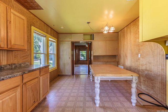 963 Bismark, Seguin, TX 78155
