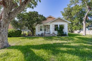 963 Bismark, Seguin, TX 78155