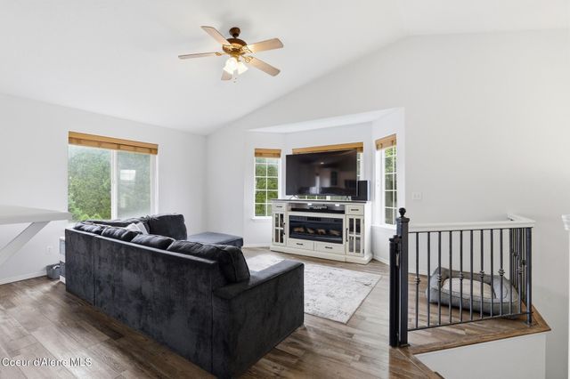 8814 N Torrey LN, Hayden, ID 83835