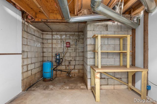 9090 11 Mile Road Ne, Courtland Twp, MI 49341