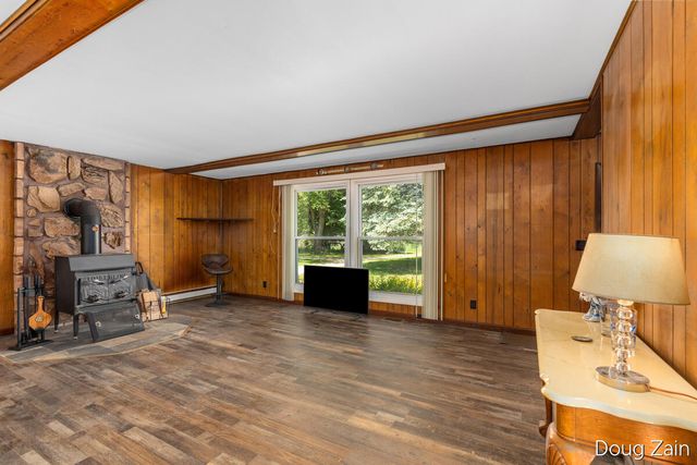 9090 11 Mile Road Ne, Courtland Twp, MI 49341