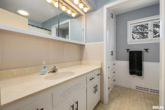 2926 W PARKWOOD Drive, Peoria, IL 61614