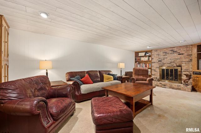 2926 W PARKWOOD Drive, Peoria, IL 61614