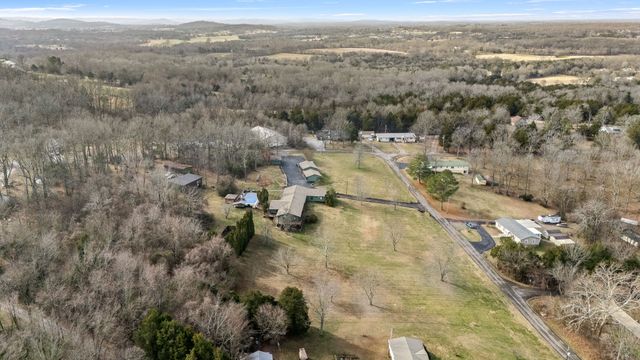 305 Ridgewood Dr, Shelbyville, TN 37160