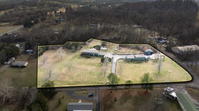 305 Ridgewood Dr, Shelbyville, TN 37160