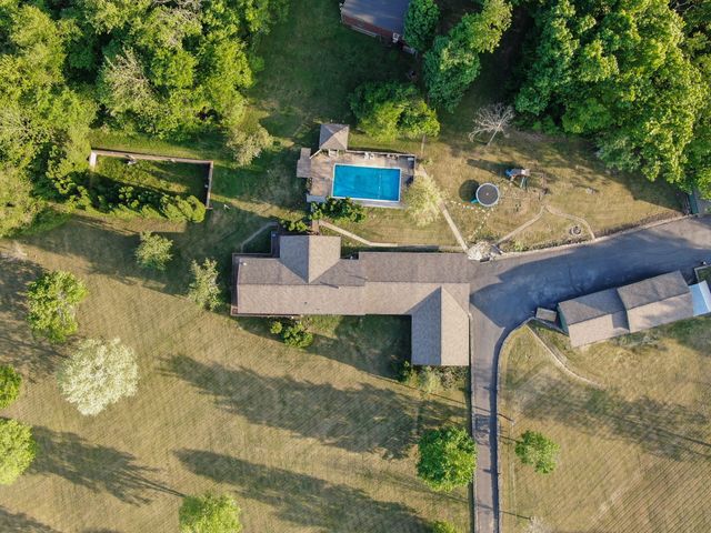305 Ridgewood Dr, Shelbyville, TN 37160