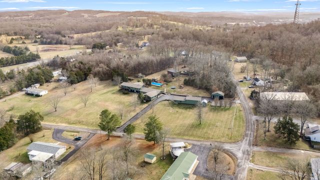 305 Ridgewood Dr, Shelbyville, TN 37160