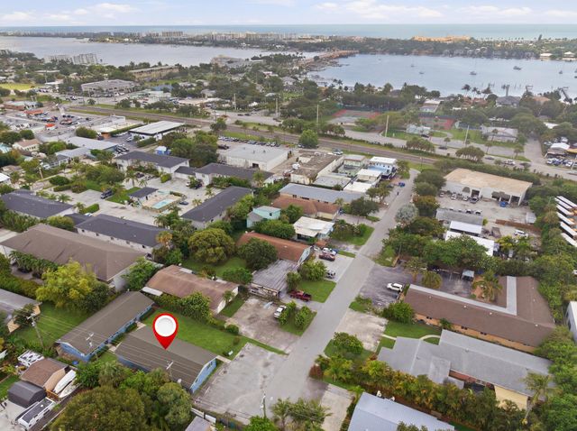 351 Wickline Boulevard, Lantana, FL 33462
