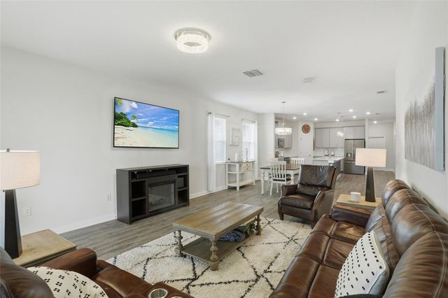 2154 CAMDEN LOOP, Davenport, FL 33837